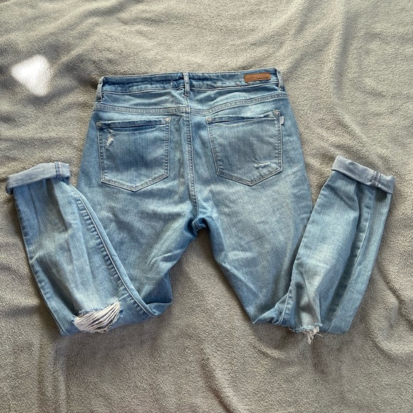 Women’s Mid Rise Ripped Skinny Jeans - Picture 3 of 3